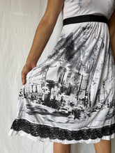 Carregar imagem no visualizador da galeria, Vestido midi com estampado
